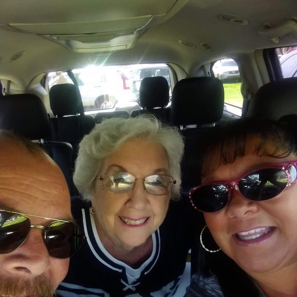 Meet your Posher, Traci - Picture 1 of 1